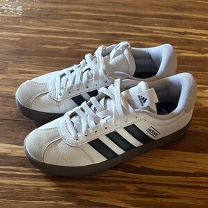 Adidas VL court White and Black Sneakers